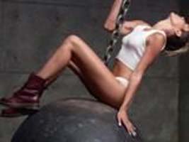 Miley Cyrus - Wrecking Ball
